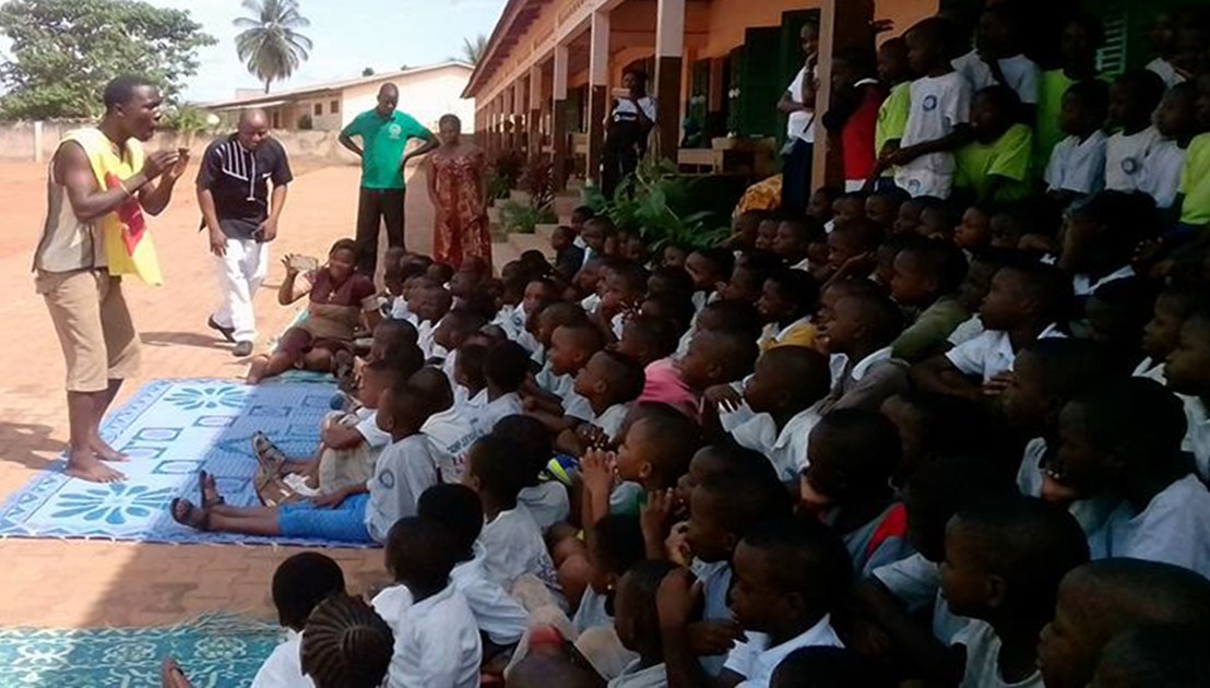 Pico prend d’assaut les écoles et annonce les couleurs des 4ème RenCArts Educatives