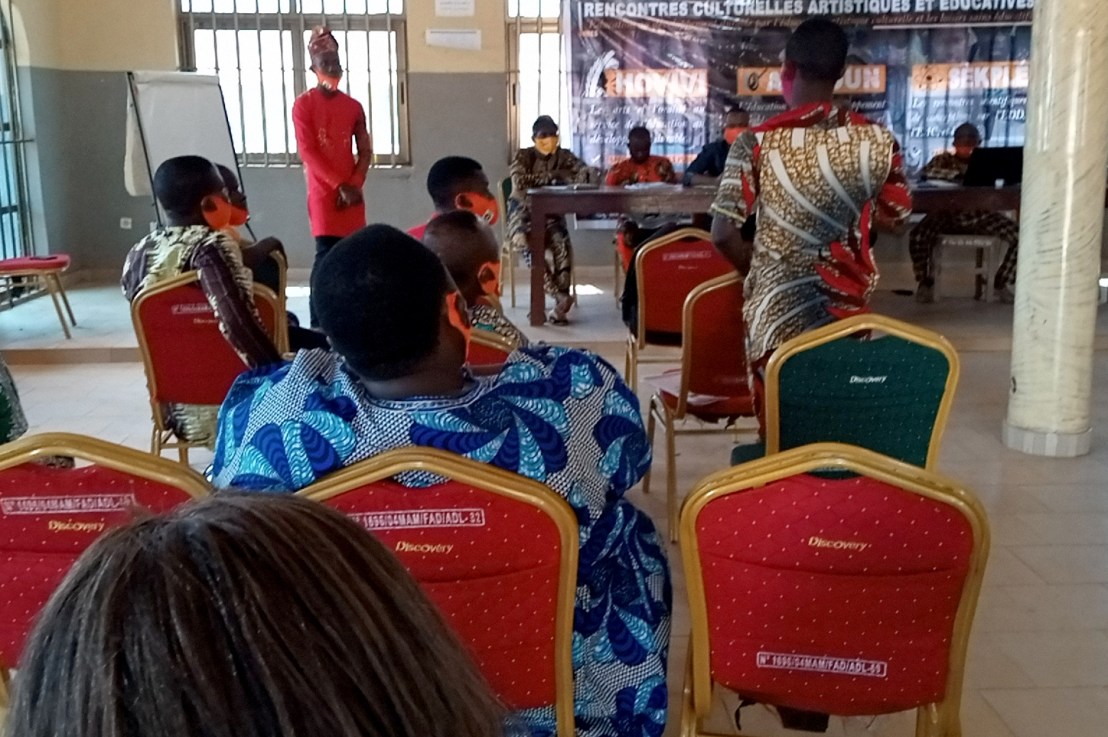 RenC’Arts Educatives 4ème Edition : la question de l’EDD débattue par les artistes, les enseignants et les responsables des clubs Unesco des cinq communes du&nbsp;Plateau.