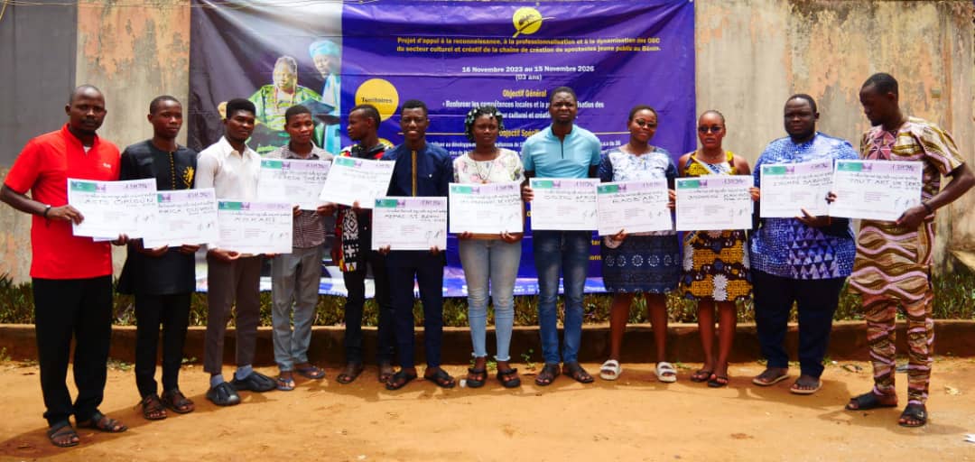 L’équipe de la troupe théâtrale de REPAC-SJ-BENIN renforce sa capacité en gestion d’association culturelle grâce au projet de dynamisation des OSC&nbsp;culturelles