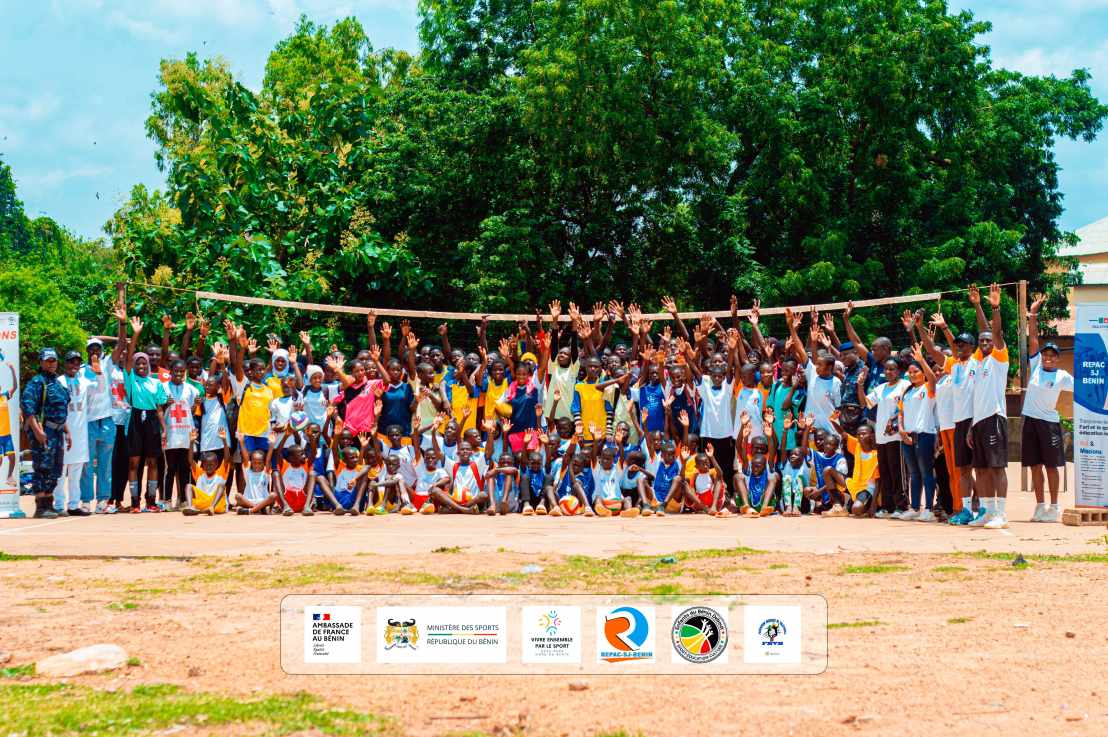 À Nikki, un tournoi mixte de volleyball renforce le vivre-ensemble, la cohésion sociale et l&rsquo;égalité entre filles-garçons, peuhls-argiculteurs